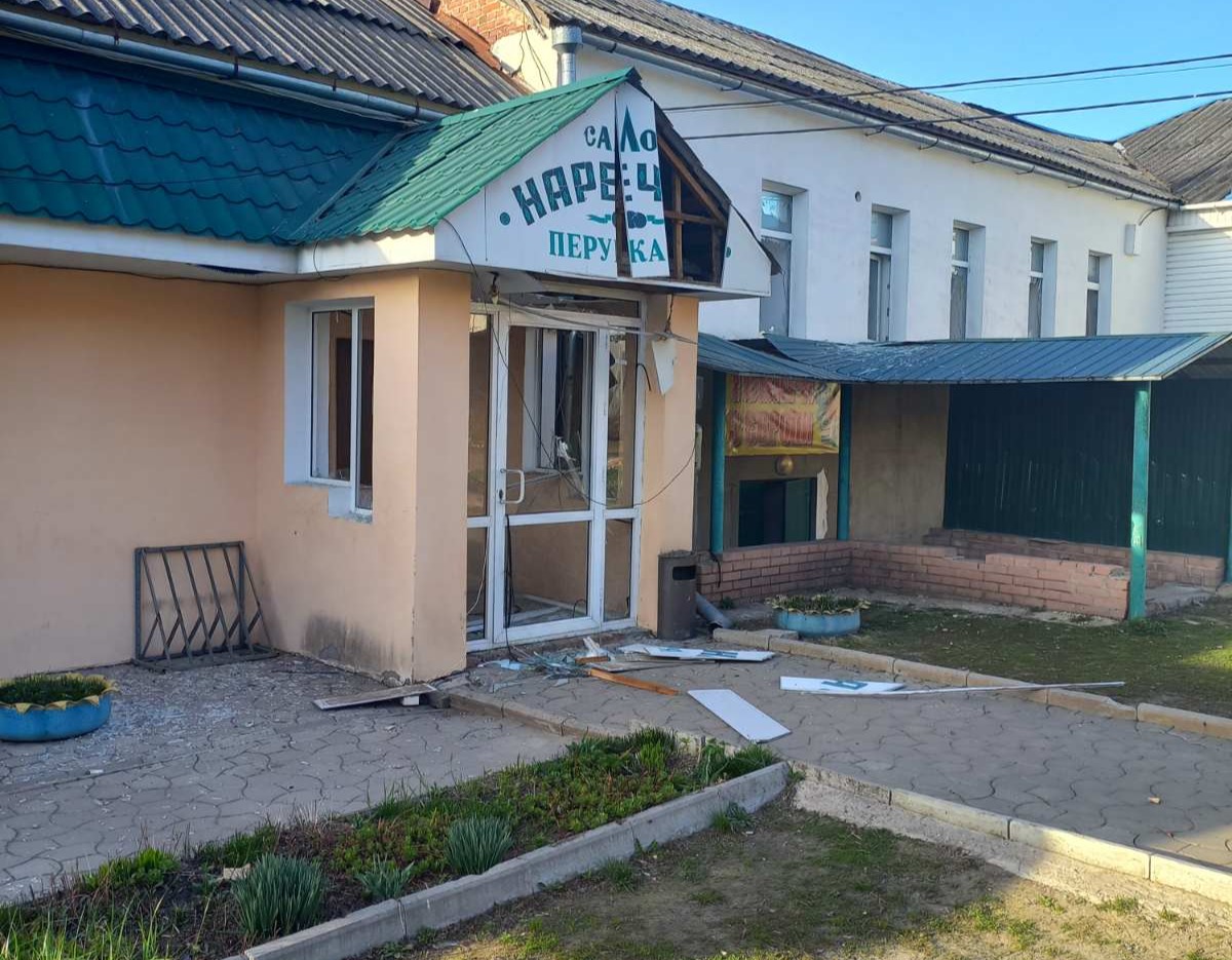 Чоловік який втратив бізнес та вимушений працювати двірником просить допомоги у відновленні дому