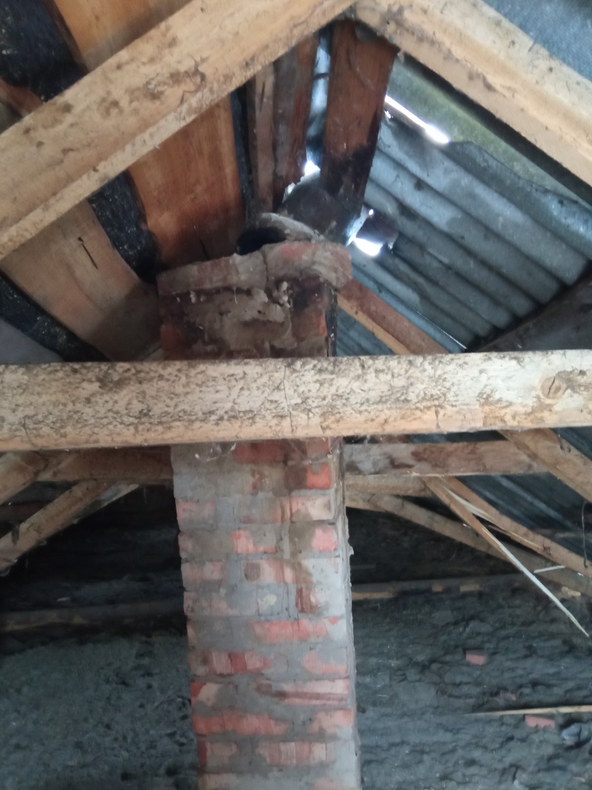 Сім'я з Ворожби потребує допомоги у відновленні будинку