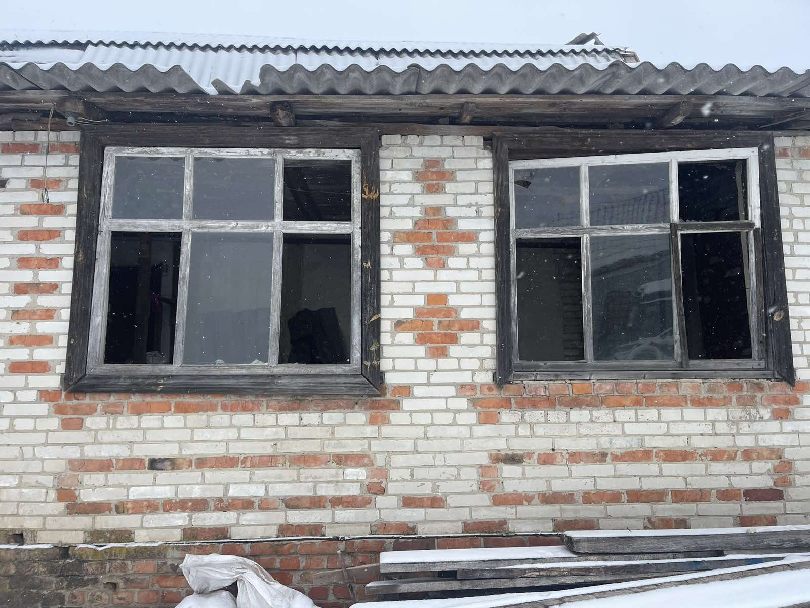 Вибухом пошкодило будинок подружжя з Великописарівщини 