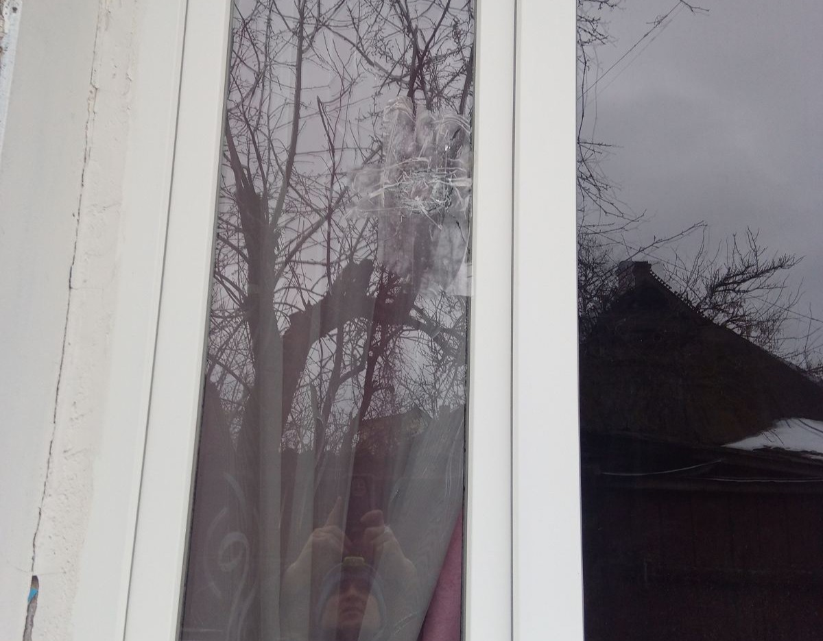 Внаслідок обстрілу постраждав будинок пенсіонера із Середино-Буди