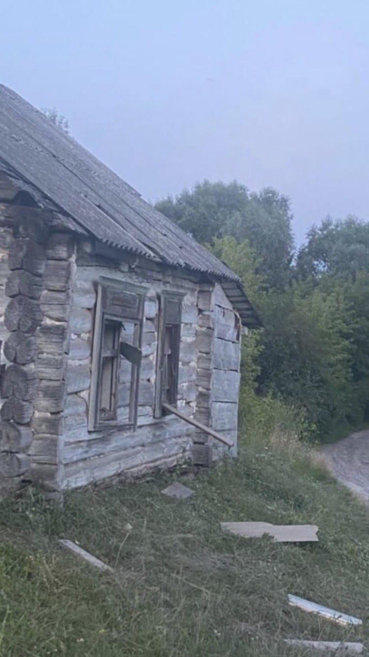 Вибито 8 вікон у будинку пенсіонерки з Сумщини