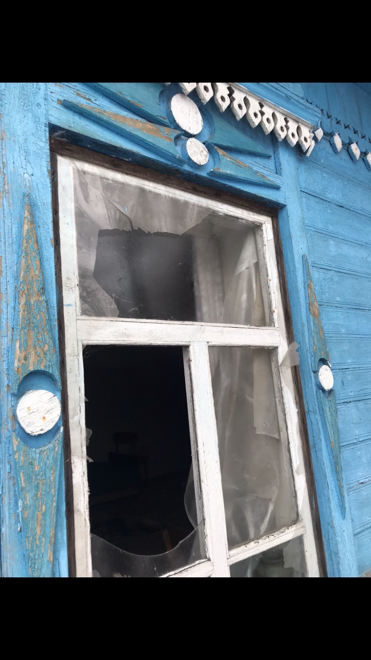 Вибито 8 вікон у будинку пенсіонерки з Сумщини