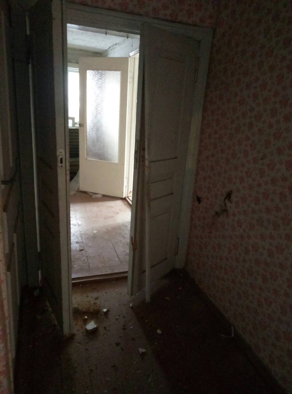 Житло родини зі Зноб-Новгородського серйозно постраждало під час обстрілу