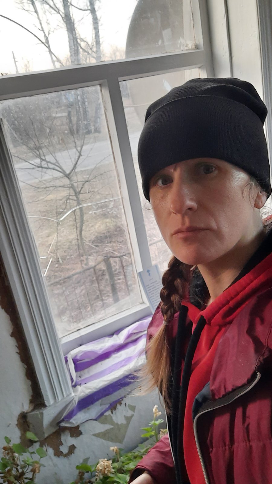 Вибито 8 вікон у будинку родини з маленькою дитиною