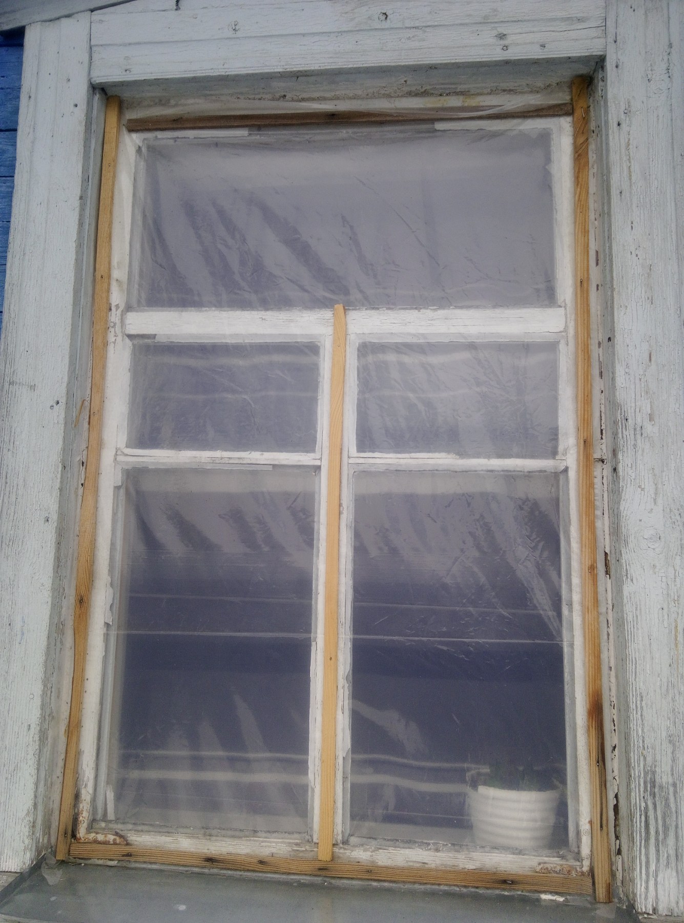 Після обстрілу житло мешканців Зноб-Новгородського залишилось без вікон