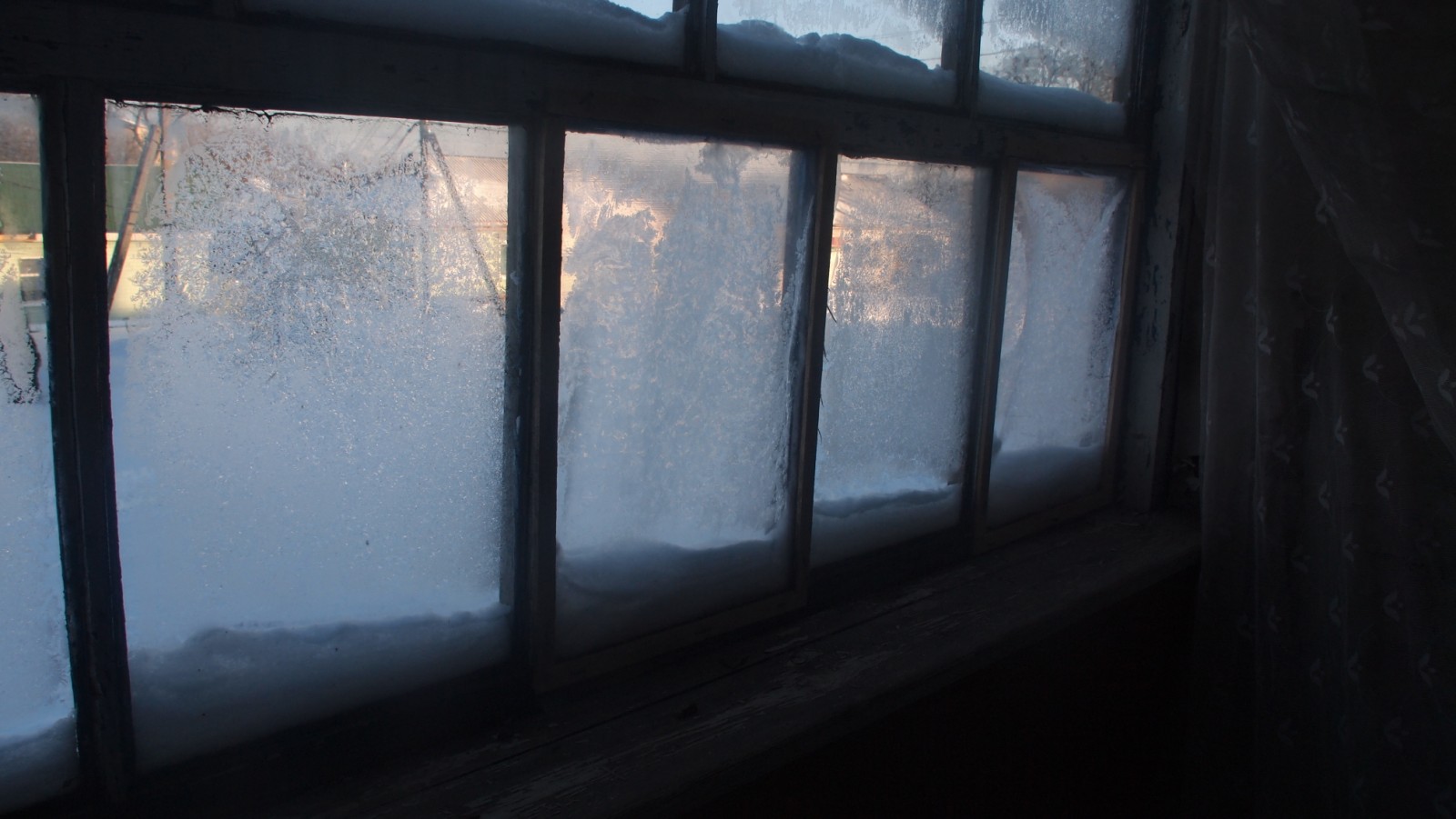 Родина зі Зноб-Новгородського мріє повернутись додому, але не має коштів відремонтувати житло