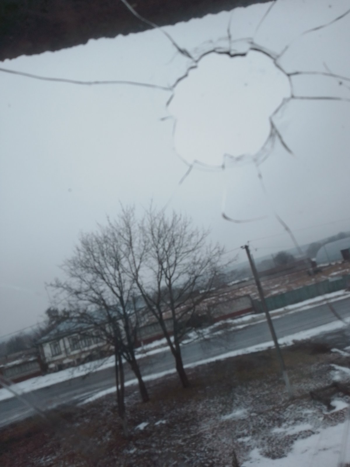 Літній чоловік з прикордоння Сумщини просить довопогти встановити вікна у житлі