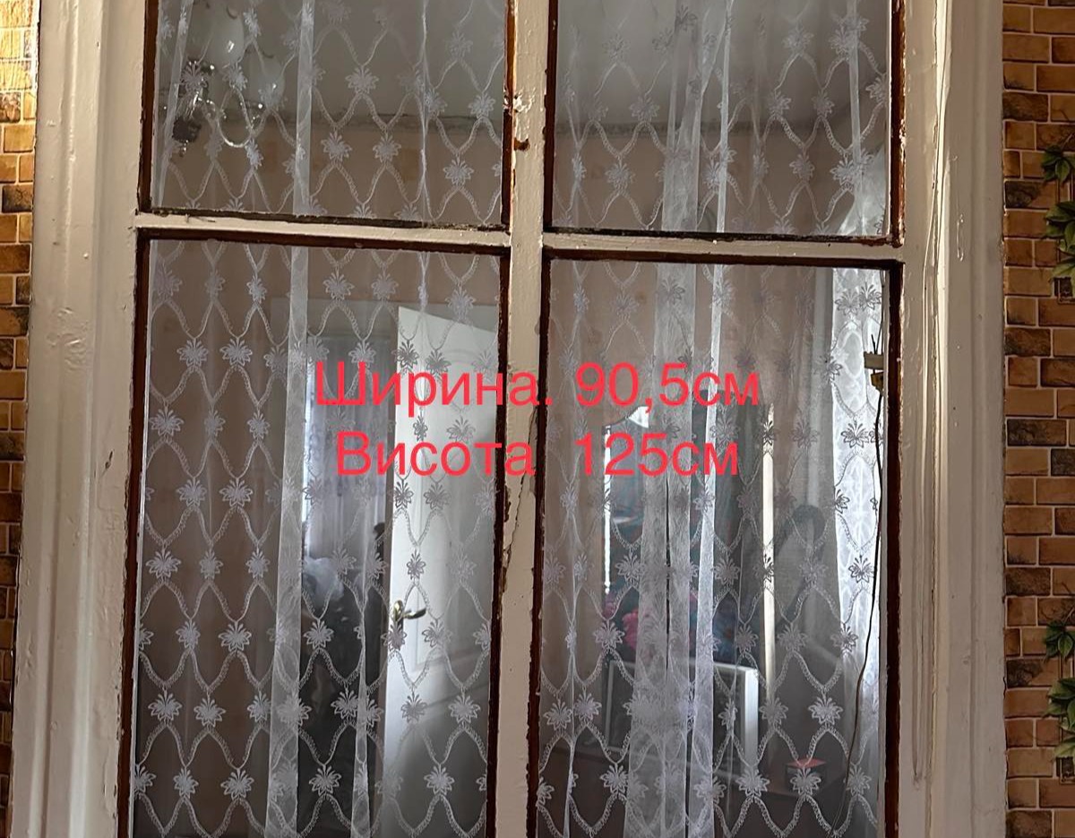 Пенсіонерці з Білопілля вибило 4 вікна