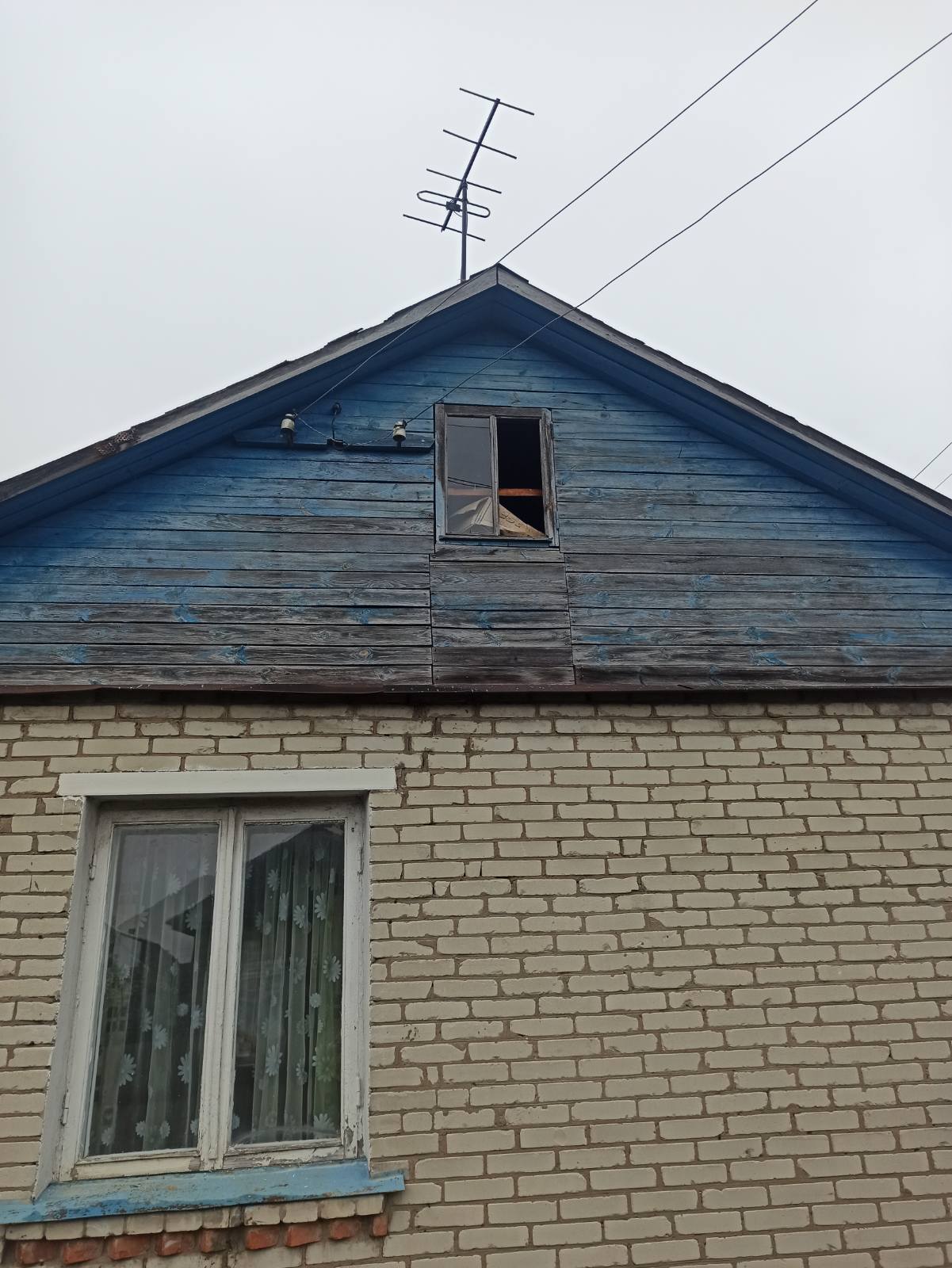 В будинку родини з Середино-Буди пошкоджені вікна