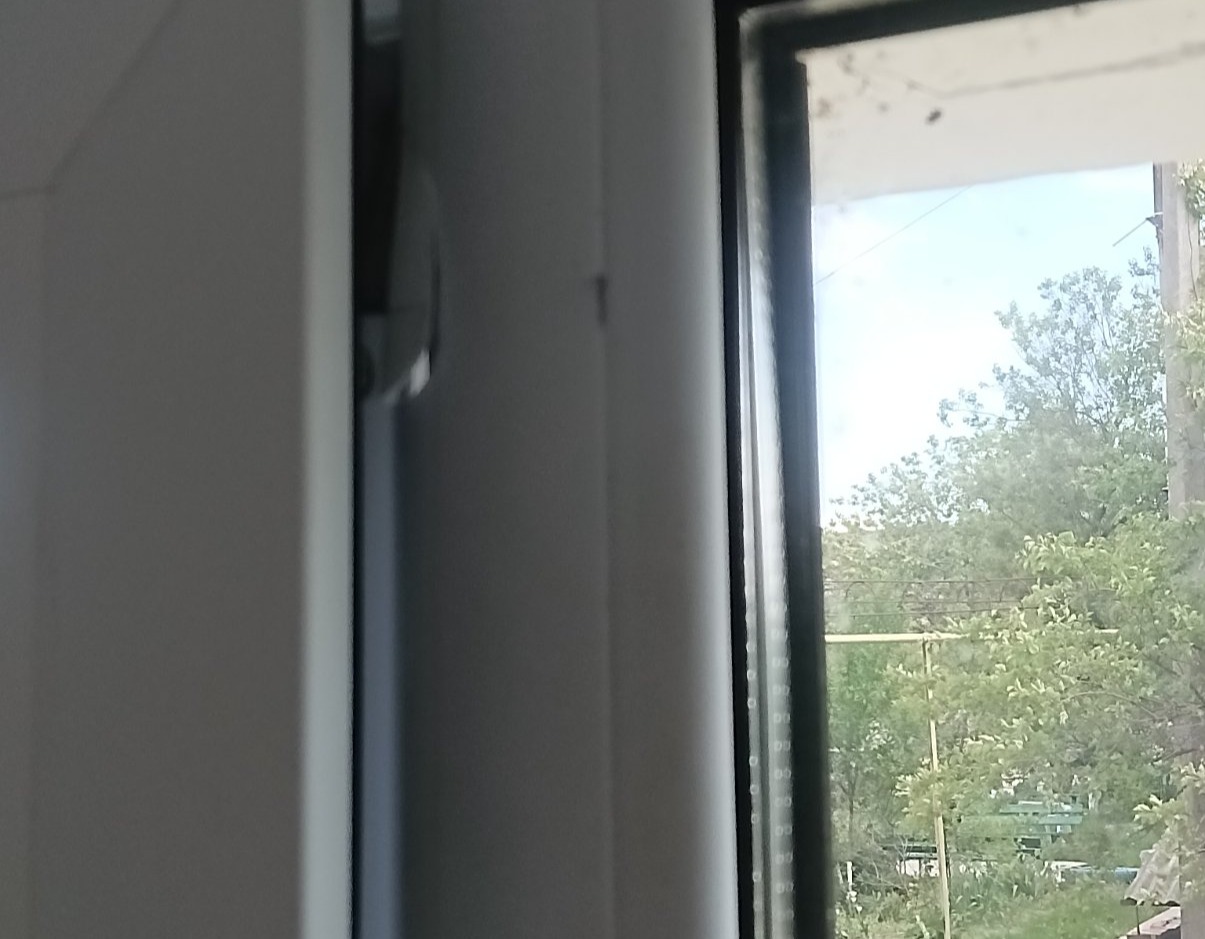 В квартирі пенсіонера з Білопілля пошкоджене вікно