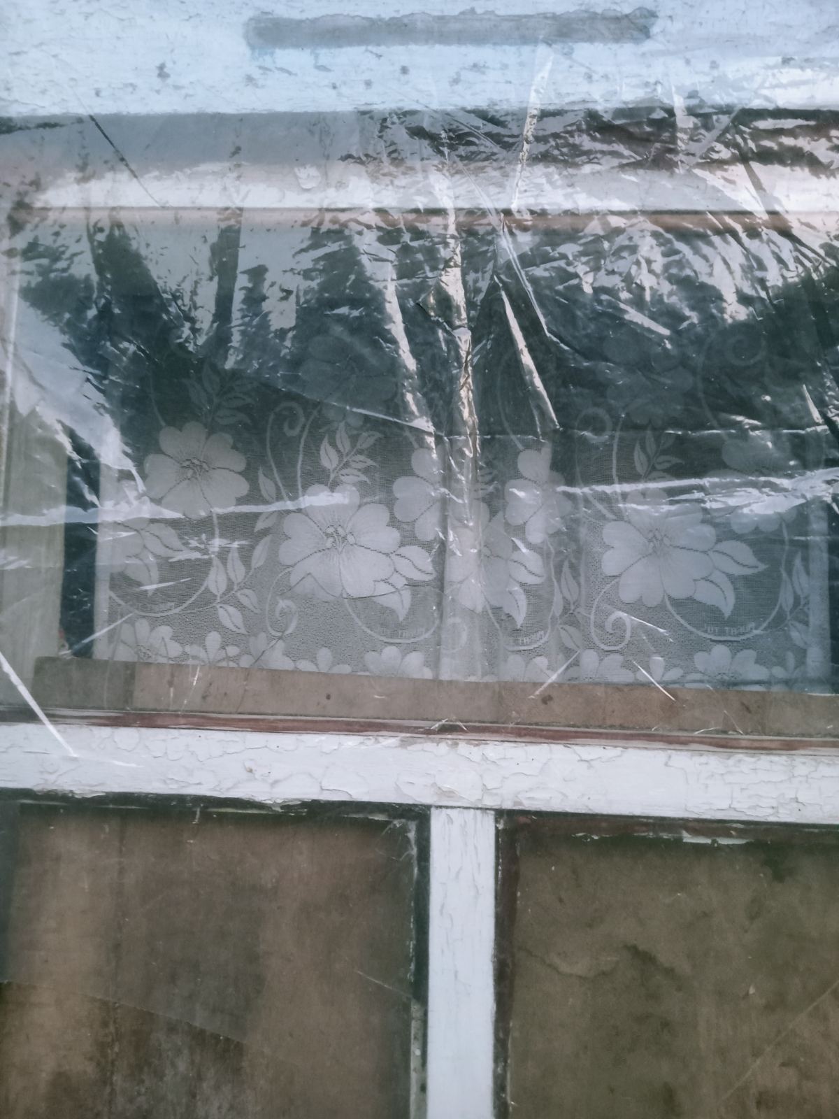 В будинку 79-річної пенсіонерки пошкоджене вікно