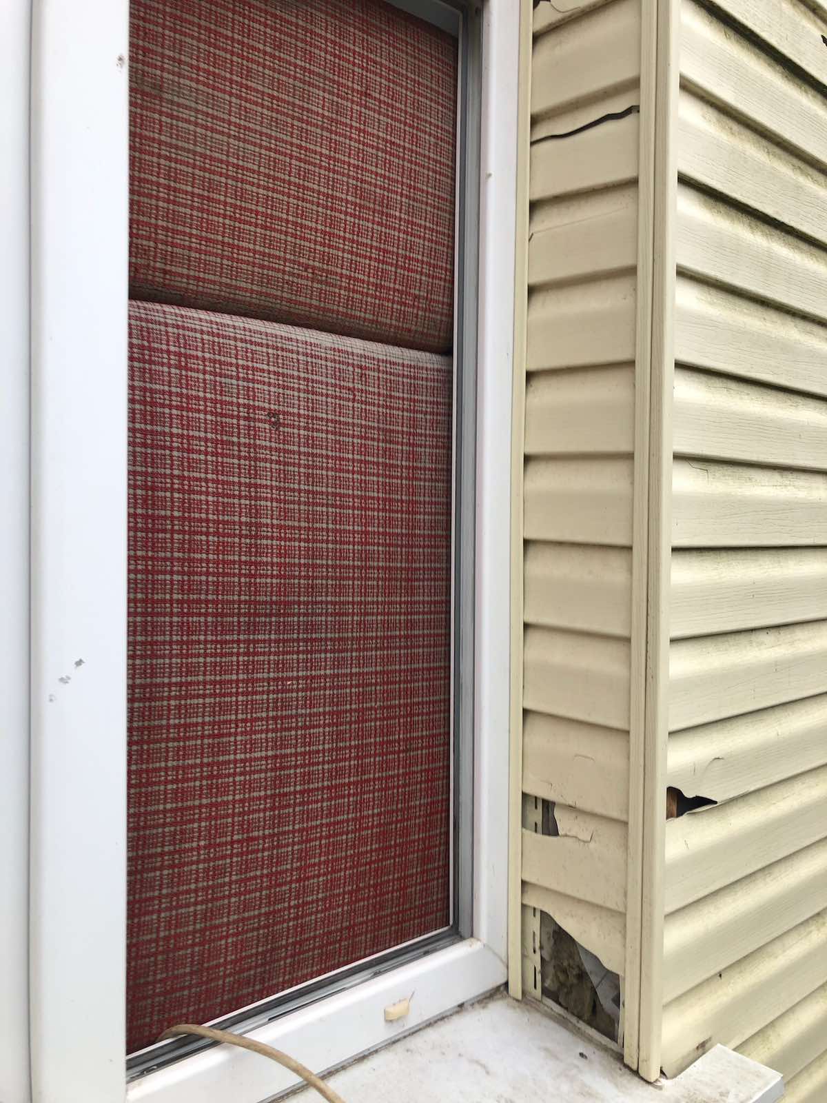 Багатодітній родині з Херсонщини вибило всі вікна у будинку