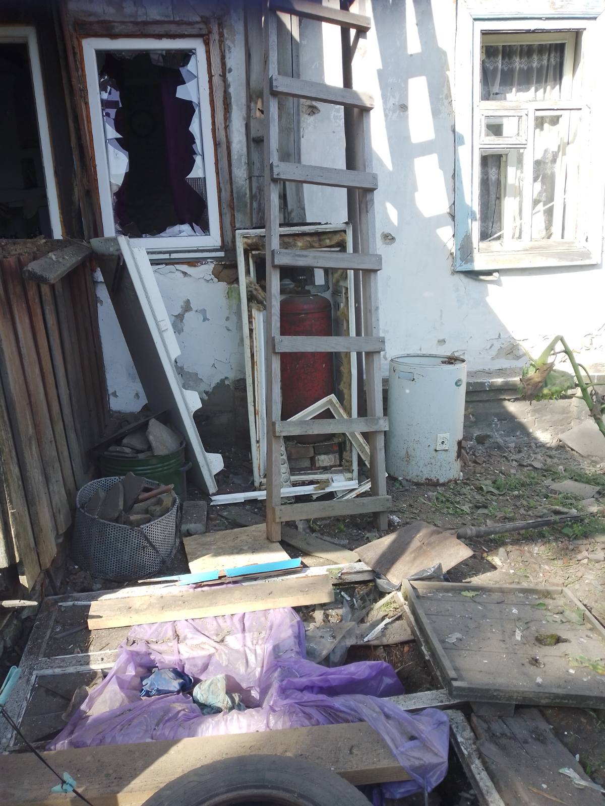 Родина із Середино-Буди потребує допомоги по заміні вікон, дверей та покрівлі