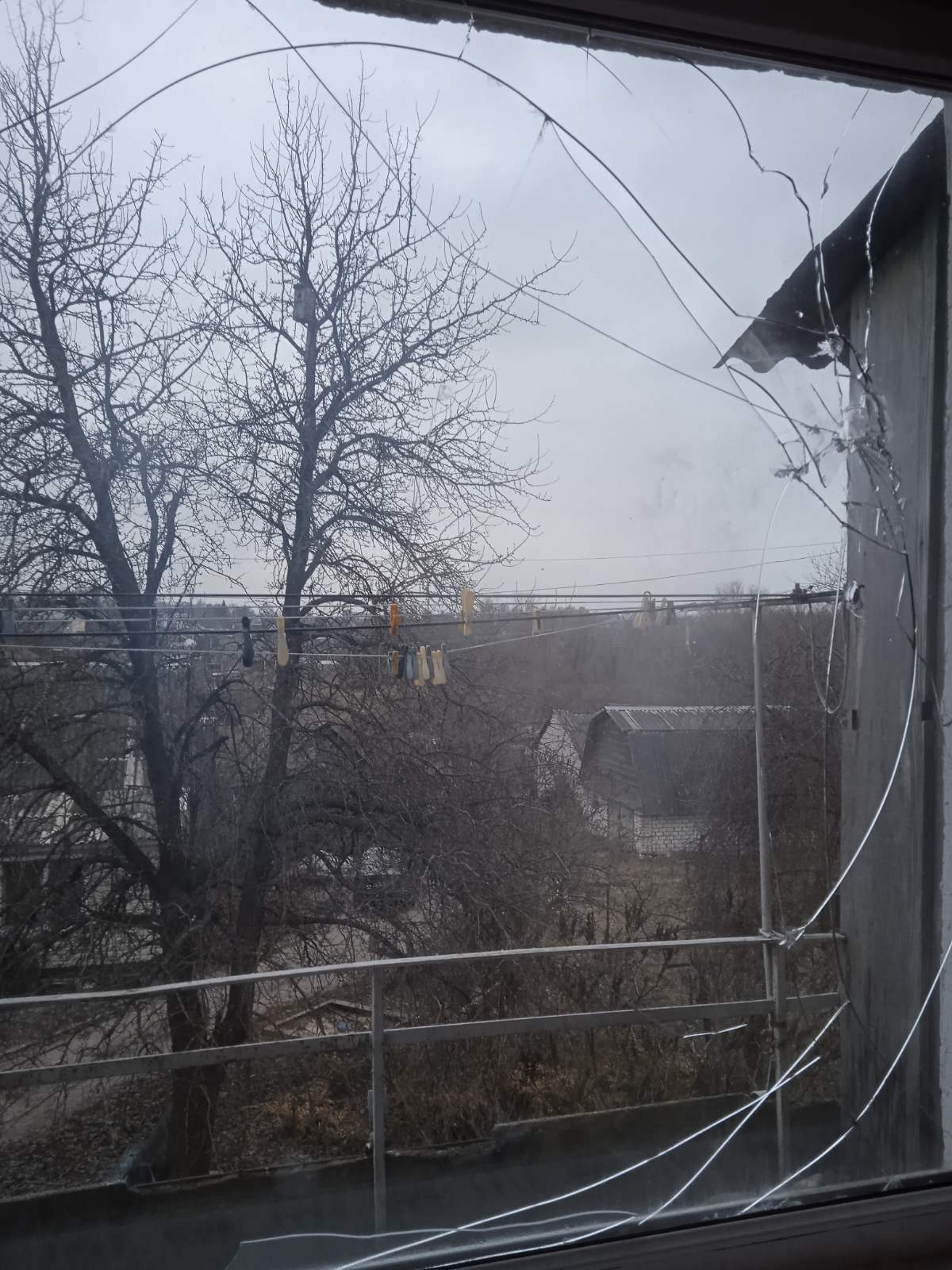 В квартирі жінки та двох дітей вибите вікно