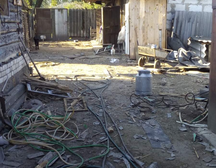 Чоловіку, який працює водієм швидкої допомоги, потрібна допомога з ремонтом даху будинку