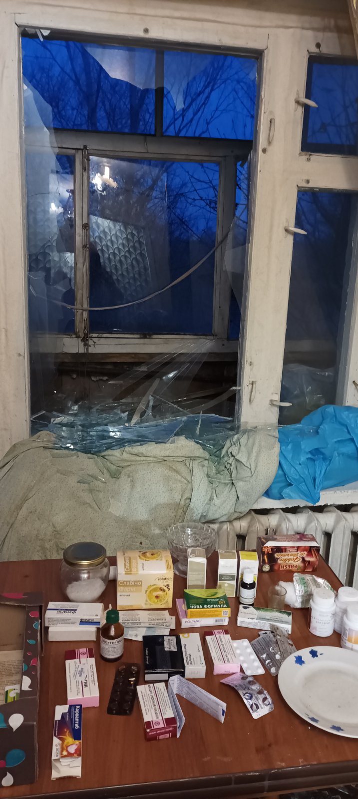 Без вікон та дверей - результат ворожого обстрілу на Сумщині