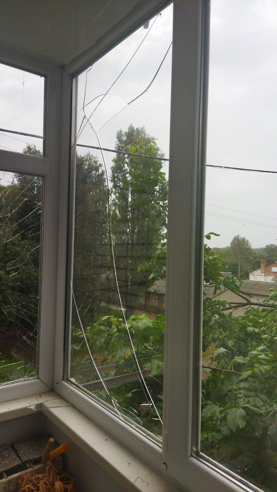 Вибило вікна у квартирі вчительки з Сумщини