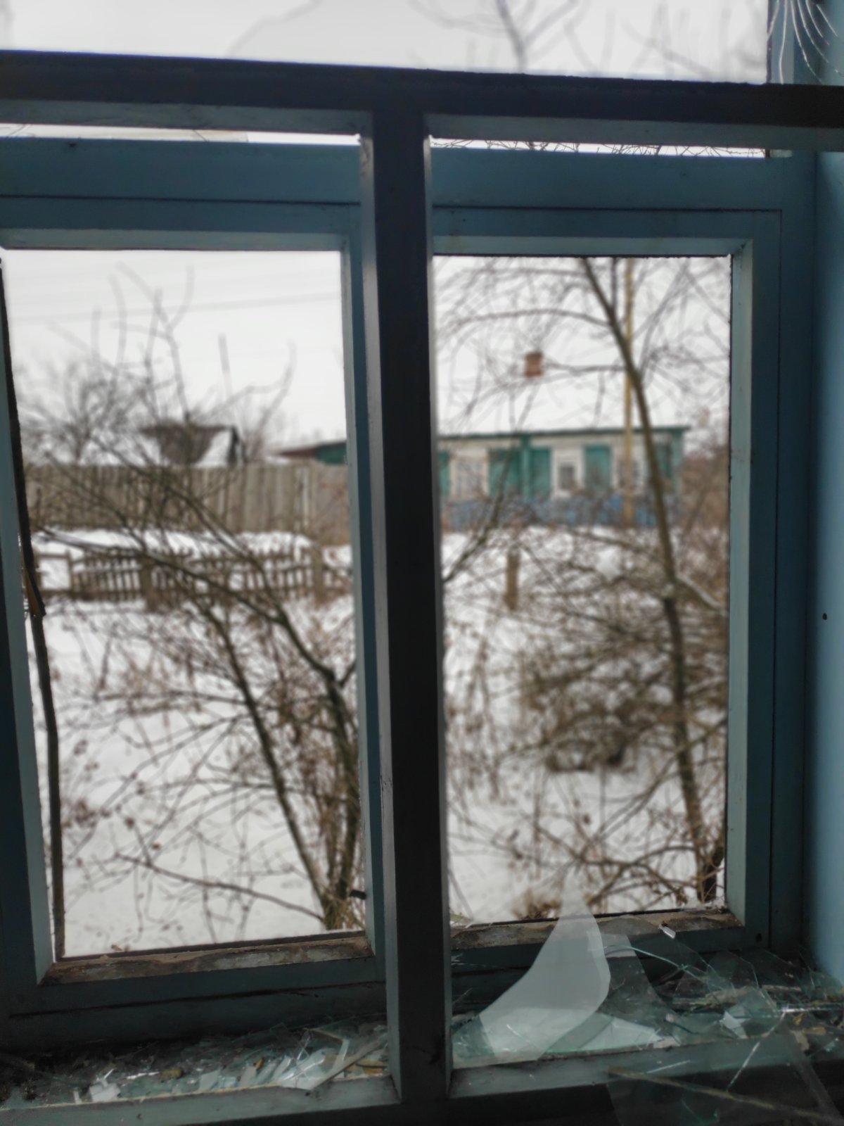 Обстріл вибив 8 вікон у будинку двох жінок на прикордонні Сумщини