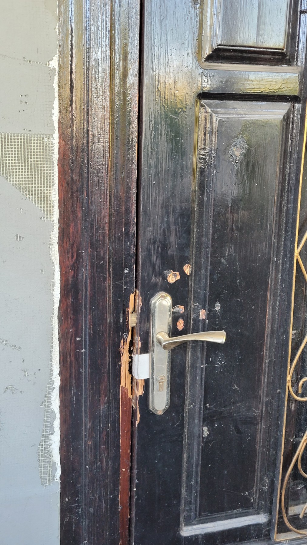 Окупанти зруйнували та розграбували будинок родини з Ізюму