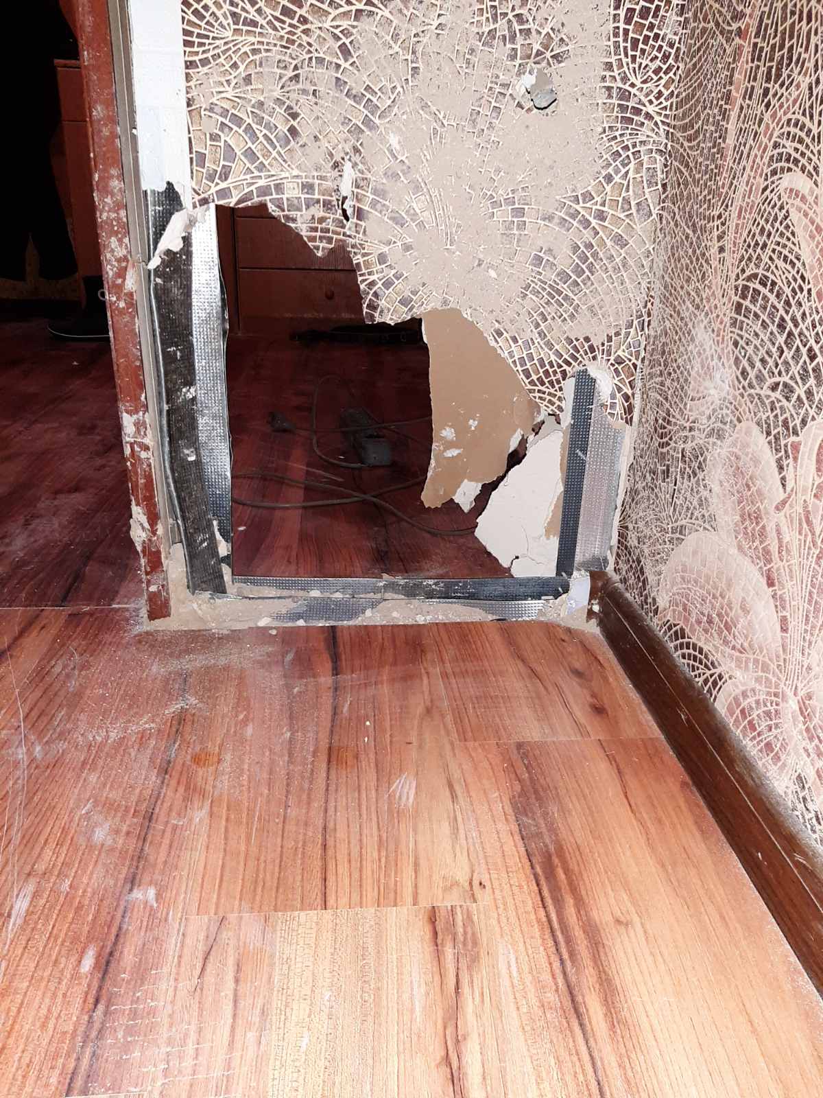 Ворог зруйнував квартиру мешканки Середина-Буди - жінка просить допомоги