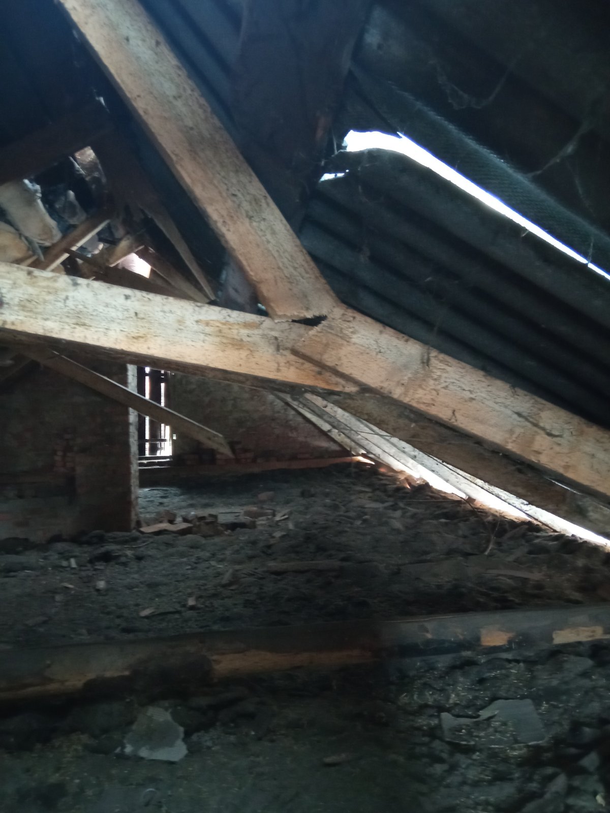 Сім'я з Ворожби потребує допомоги у відновленні будинку