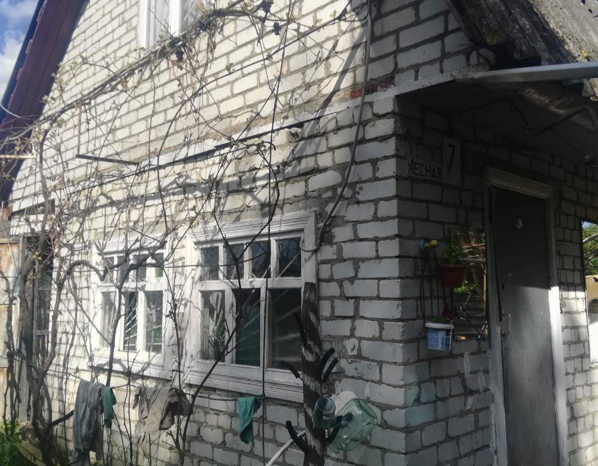 Пенсіонеру, який допомагає вивозити людей, потрібна допомога у відновленні заміського будиночку