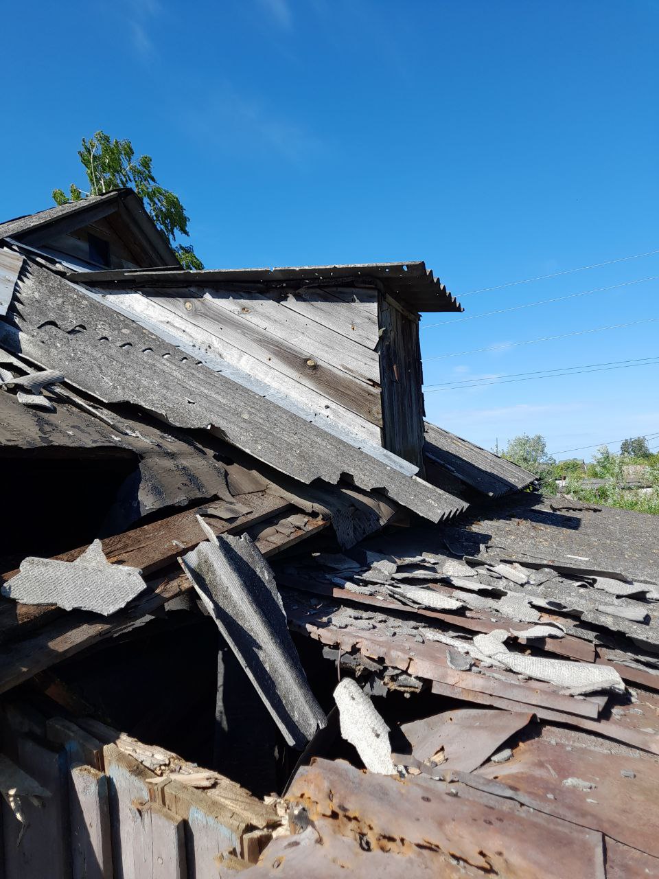 Снаряд пробив дах та розірвався у веранді будинку