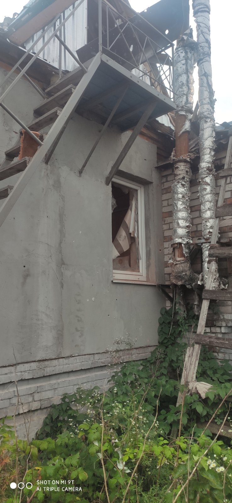 Сім'я переселенців хоче відбудувати свій дім і повернутися додому