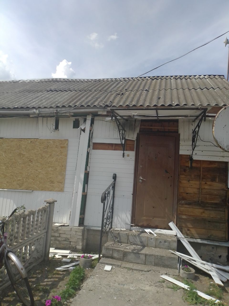 Зруйновано будинок родини військового з маленькою дитиною