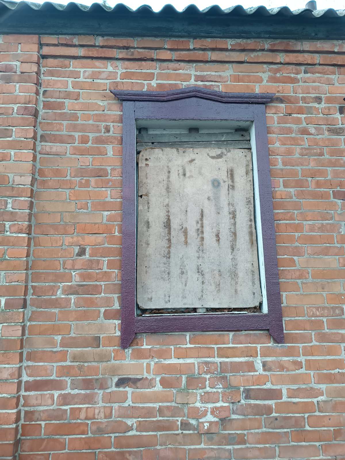 Пенсіонерці з Великої Писарівки потрібна допомога у відновленні вікон 