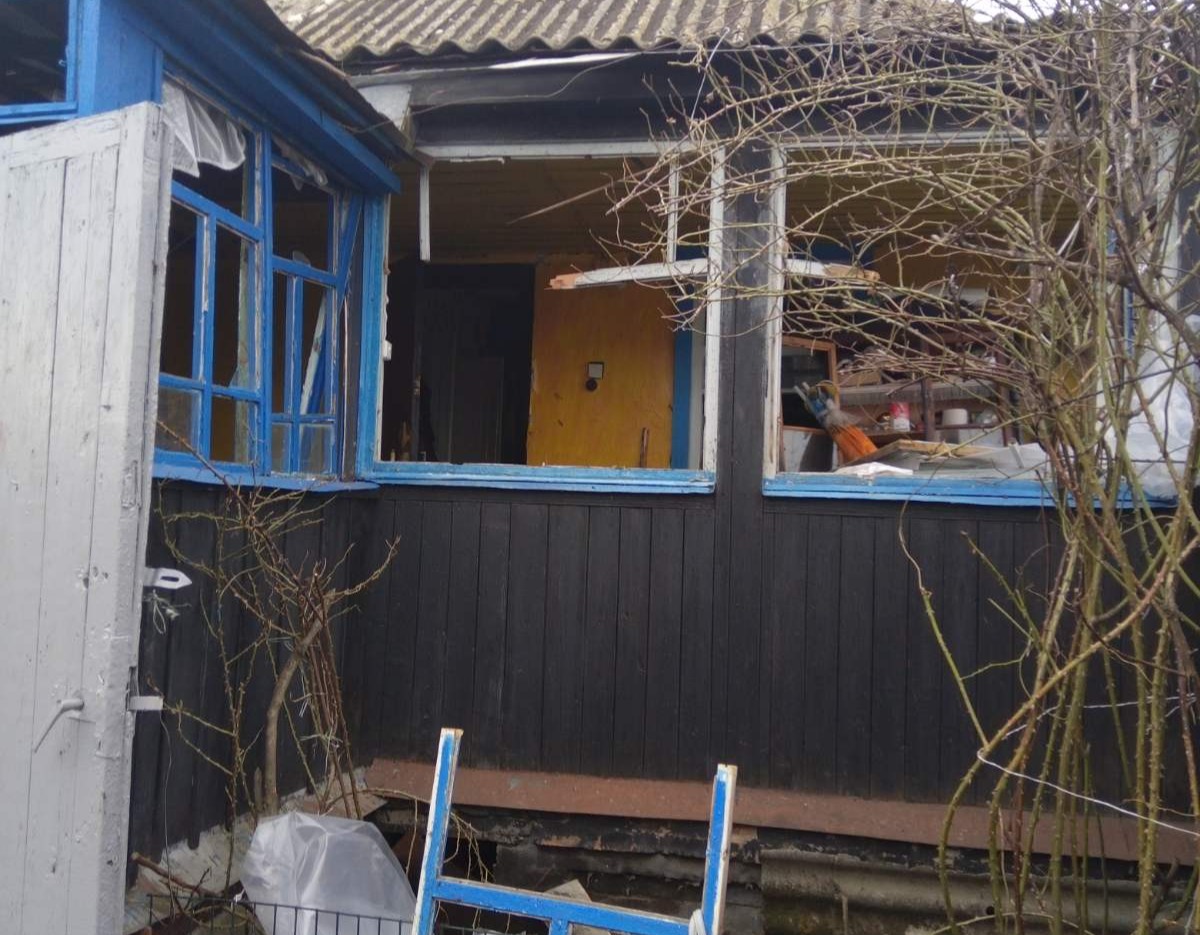 Пошкоджено 12 вікон у селищі на Білопільщині