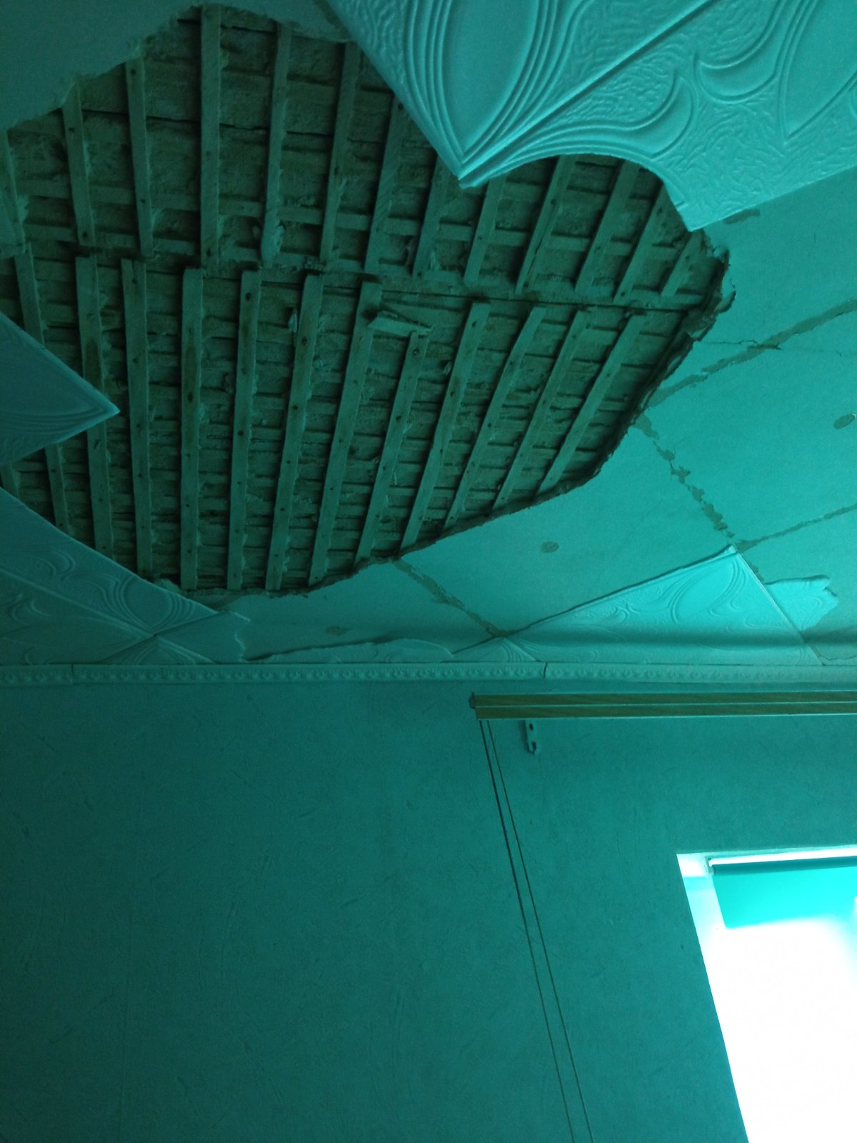 Ворог обстріляв вже третій будинок родини з Харківщини - потрібна допомога