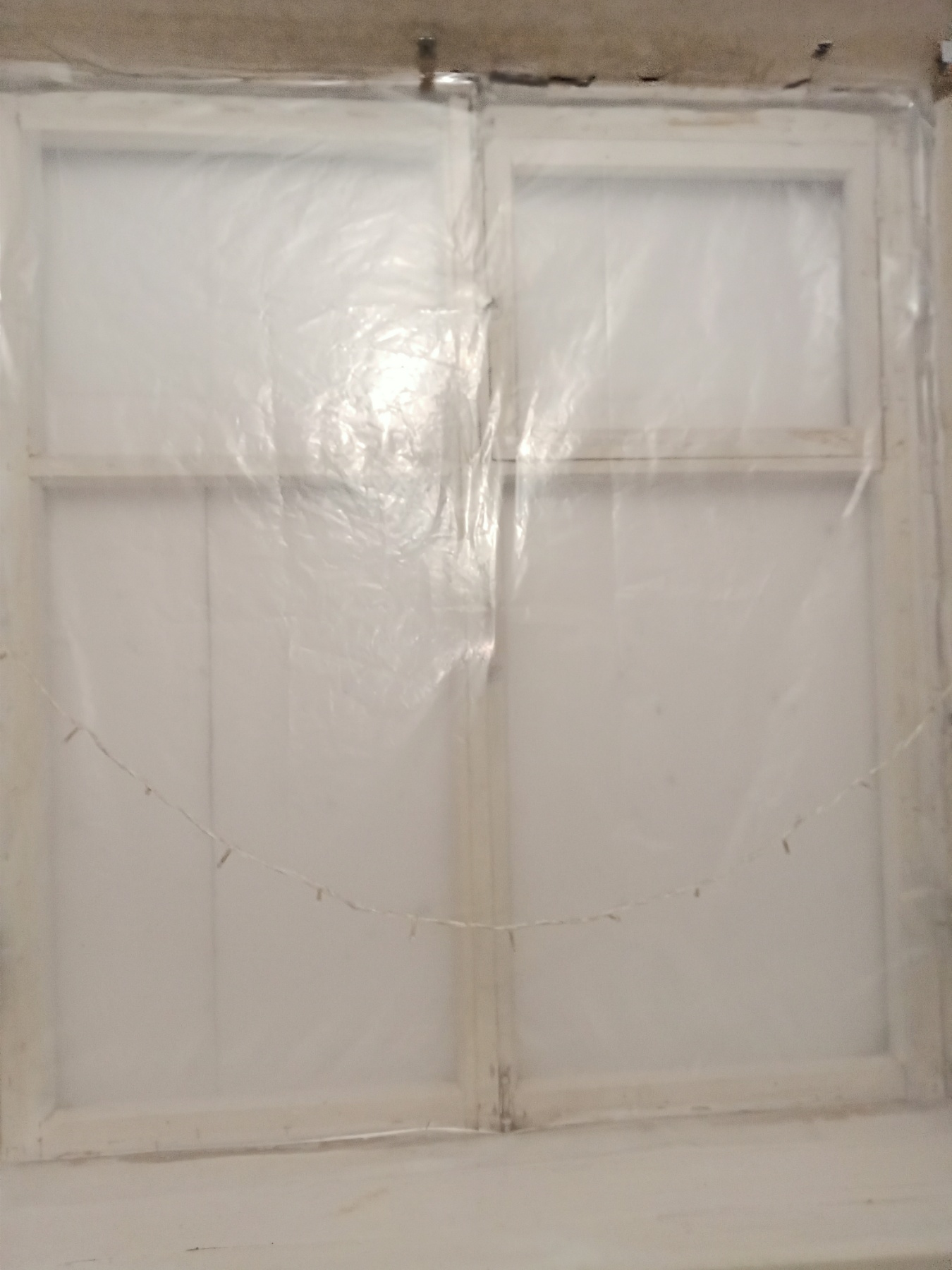 Біля будинку пенсіонерки з Донеччини, яка сама опікується дитиною, стався вибух - потрібна допомога