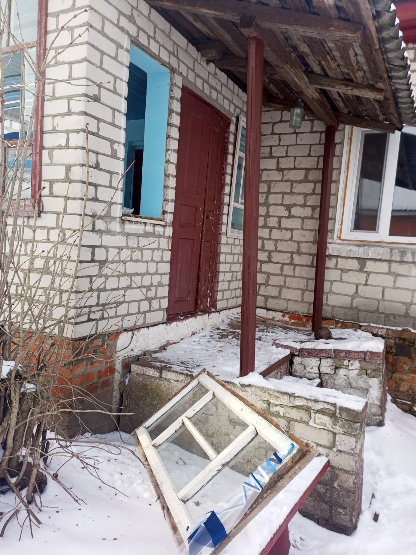 Будинок жінки, яка виховує самотужки доньку, потрапив під обстріл, пошкоджено 9 вікон