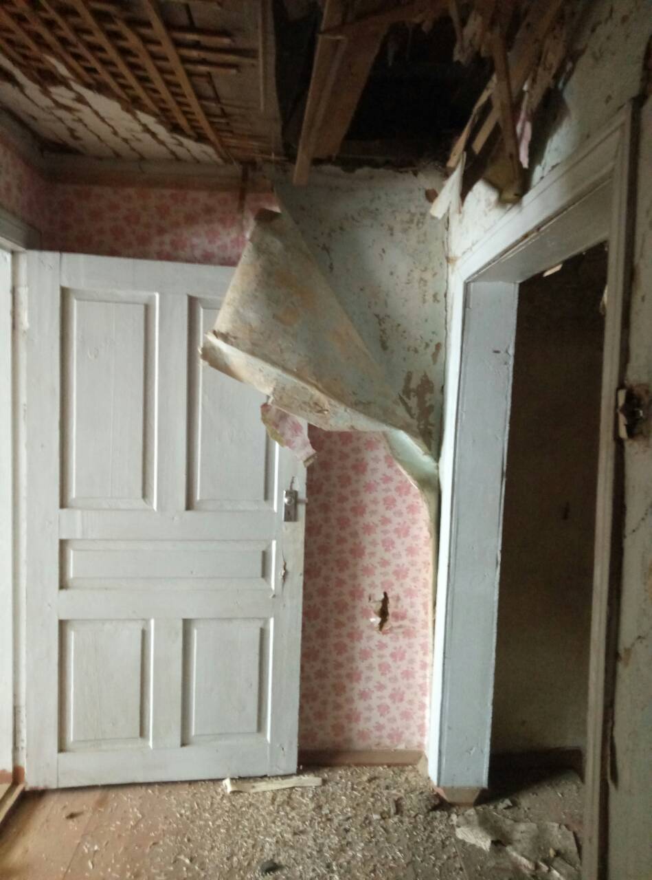 Житло родини зі Зноб-Новгородського серйозно постраждало під час обстрілу