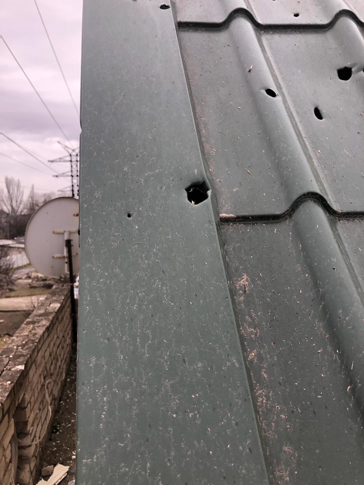 Багатодітній родині з Херсонщини вибило всі вікна у будинку