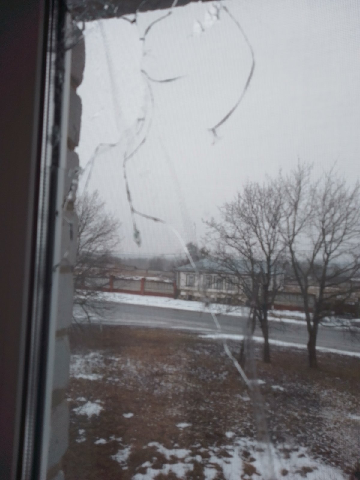 Літній чоловік з прикордоння Сумщини просить довопогти встановити вікна у житлі