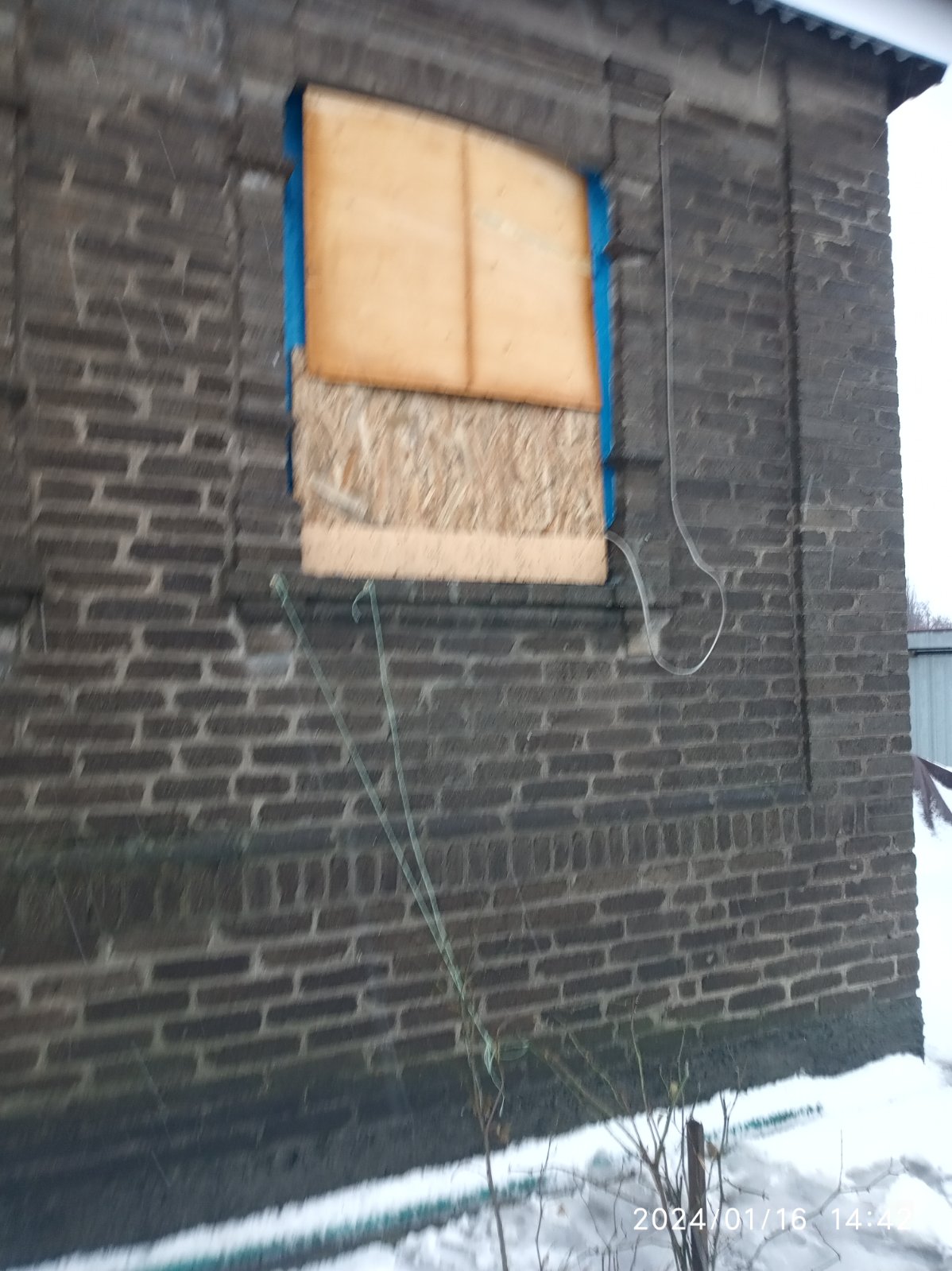 Неходяча 84-літня жінка з Краматорська живе у будинку без вікон