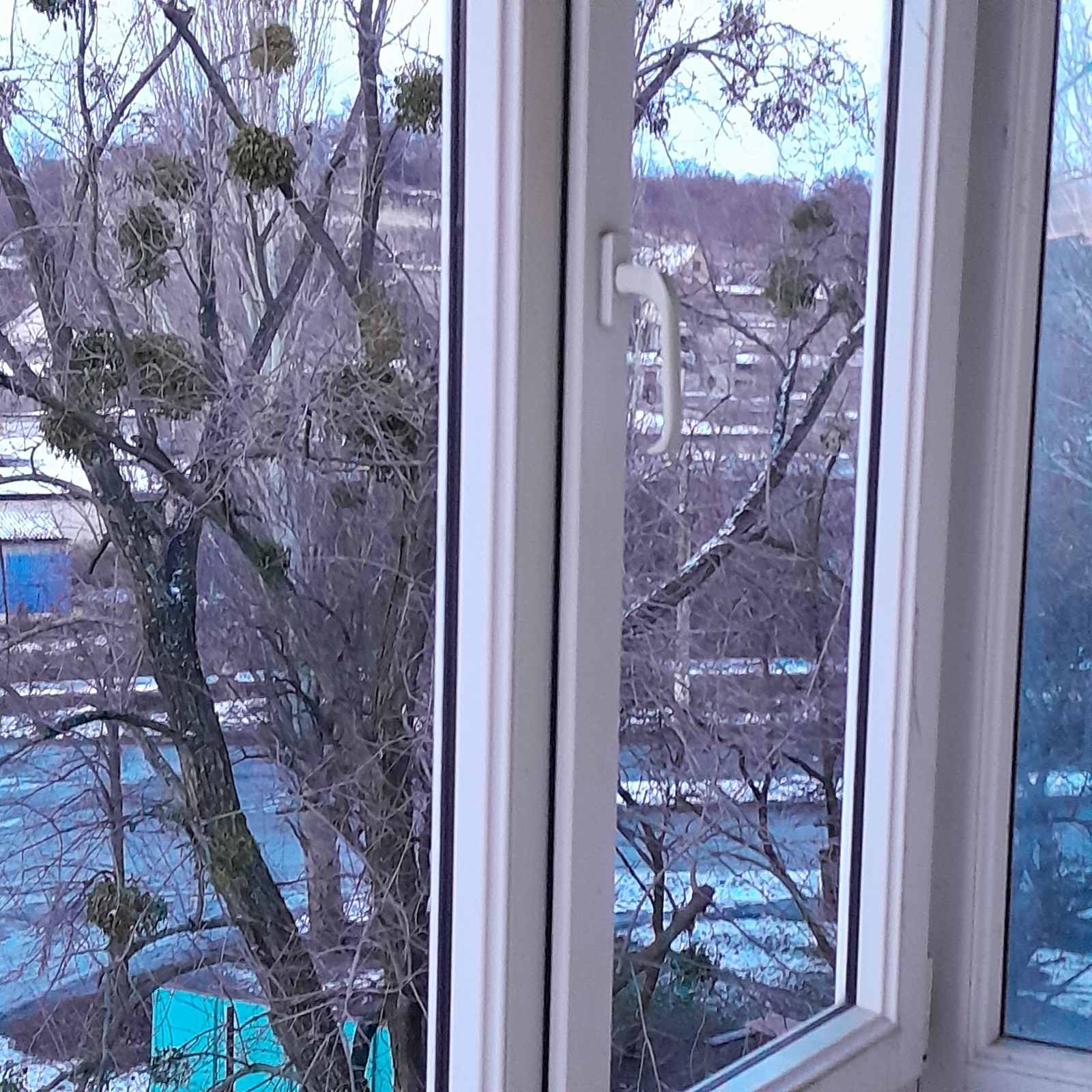 Родина з Миколаївки Донецької області потребують допомоги по заміні вікон, які пошкоджені від російських обстрілів