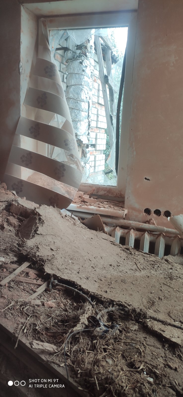 Сім'я переселенців хоче відбудувати свій дім і повернутися додому