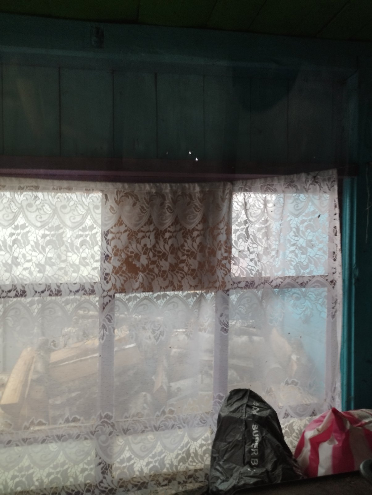 У будинку пожежника пошкоджено два вікна, які потребують заміни