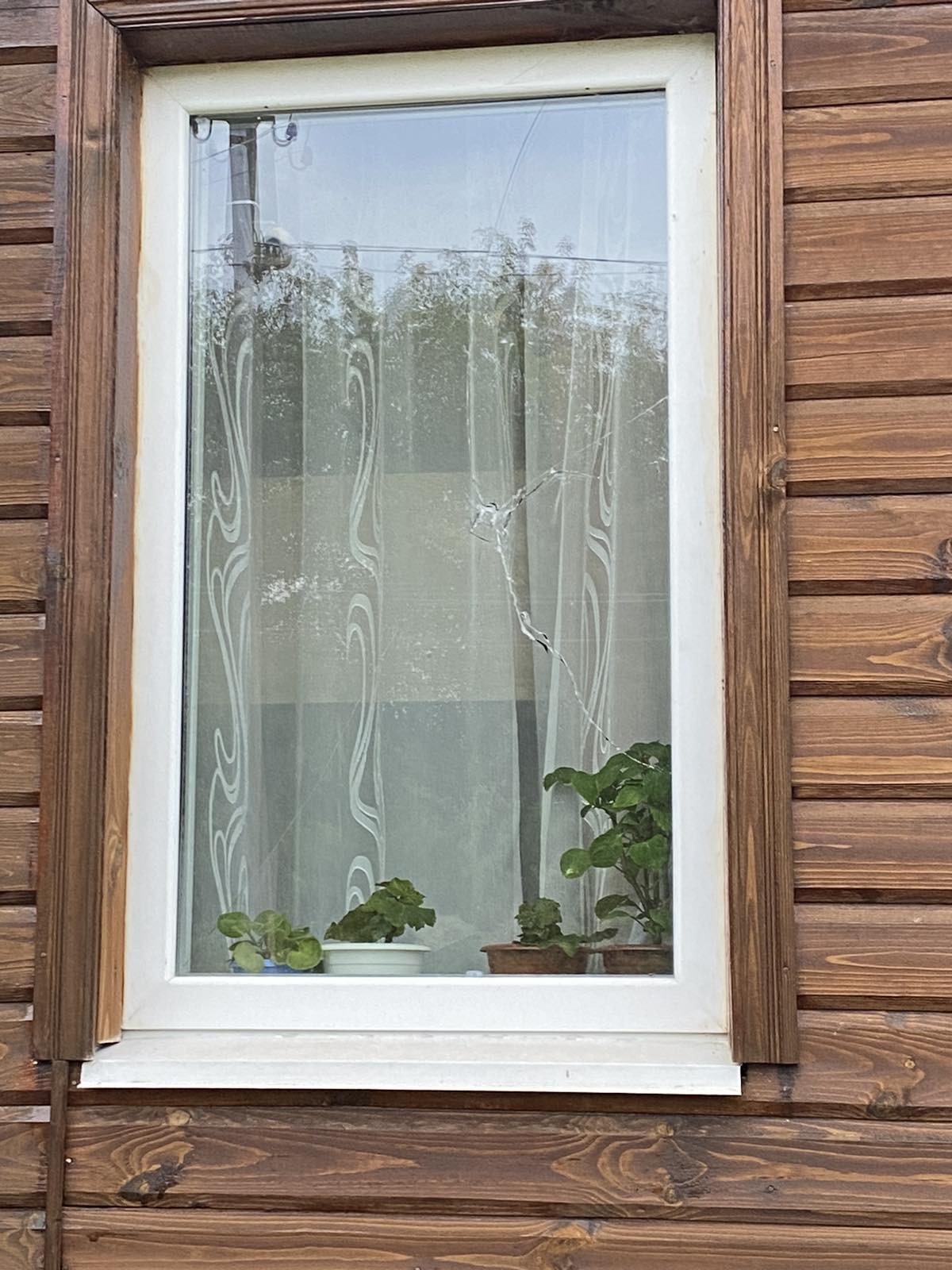 Сім'я з прифронтового села потребує допомоги у відновленні будинку