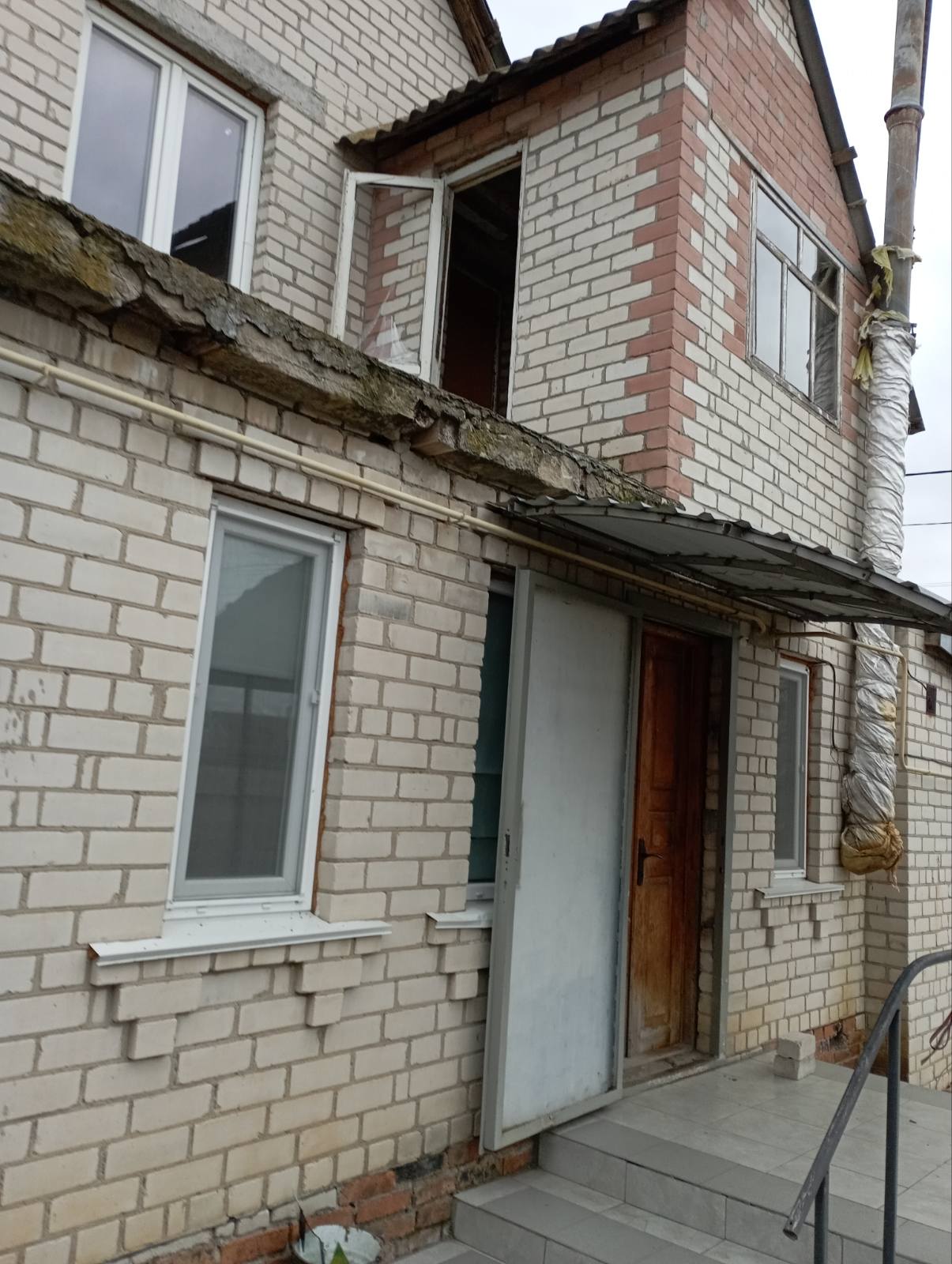 Вщент зруйновано будинок родини з Херсонщини