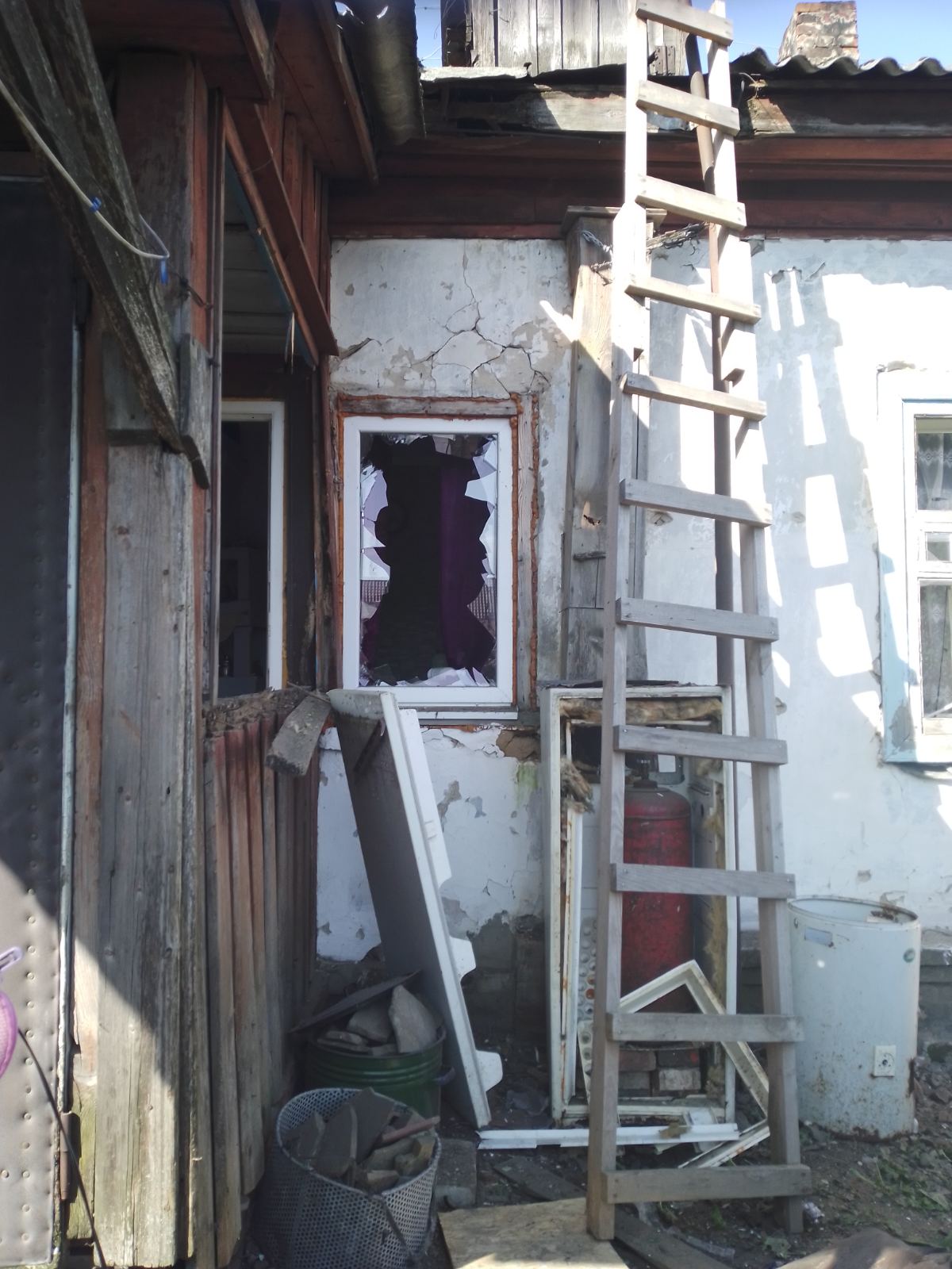 Родина із Середино-Буди потребує допомоги по заміні вікон, дверей та покрівлі