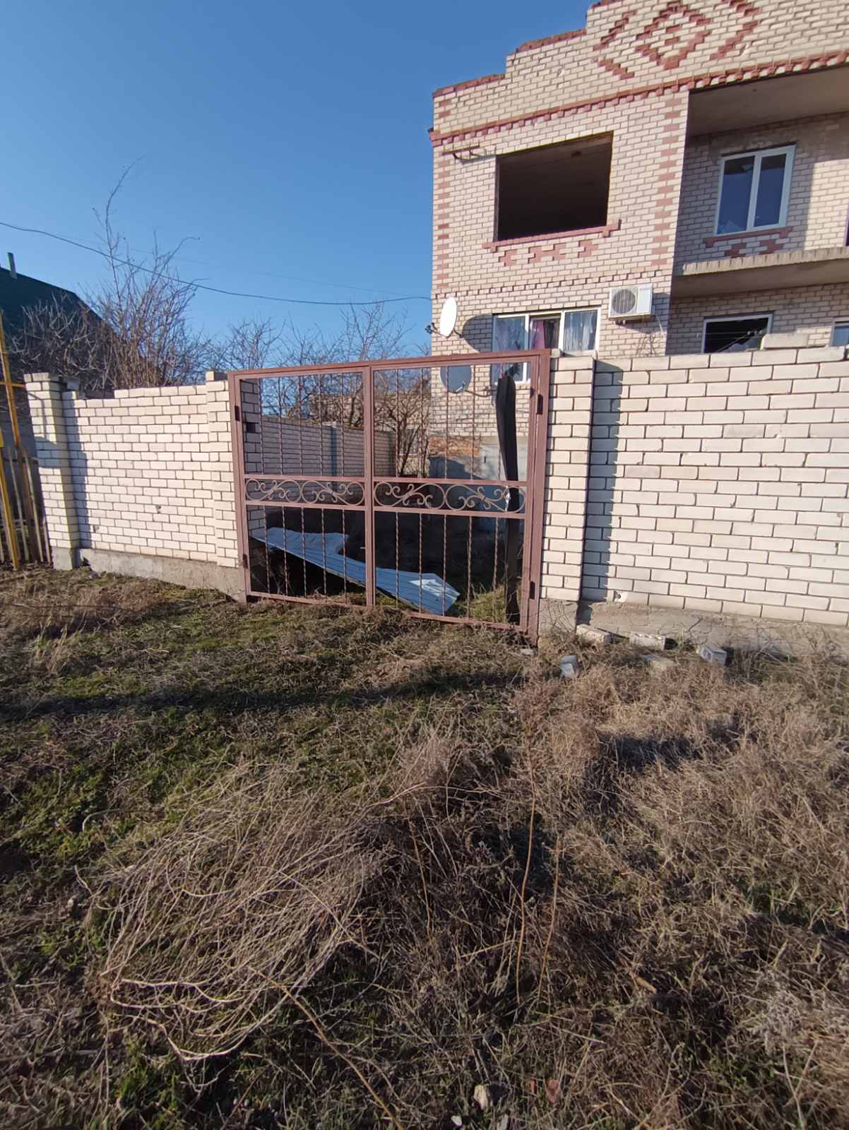 Жінка з Херсонщини під час обстрілу втратила слух та будинок