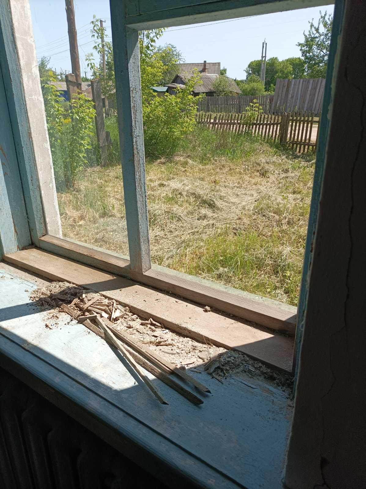 Обстріл вибив 8 вікон у будинку двох жінок на прикордонні Сумщини