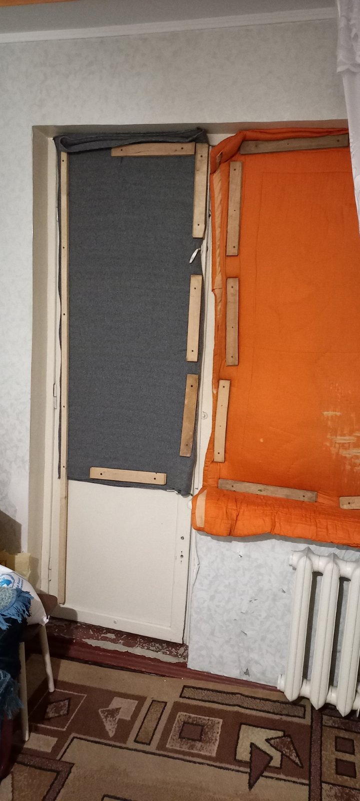 На Херсонщині будинок Світлани Вікторівни потратив підостріл. Пошкоджені вікна та балконні двері