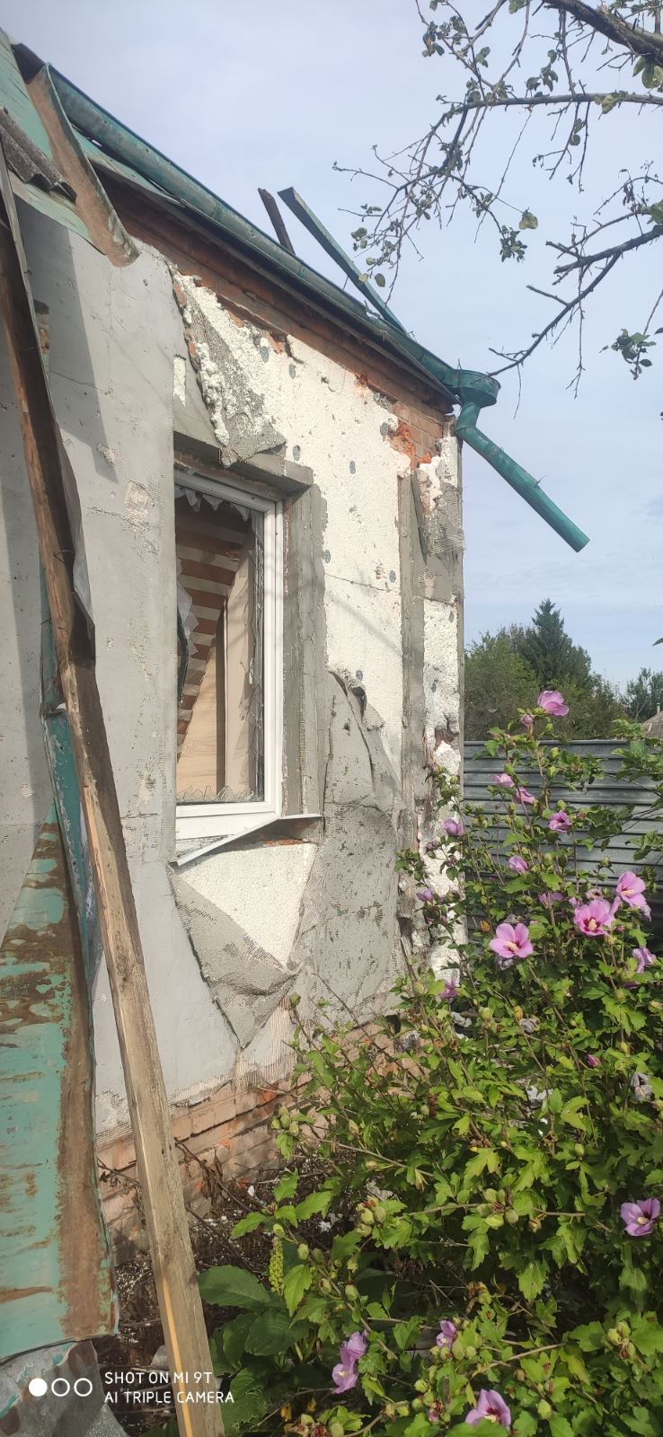 Сім'я переселенців хоче відбудувати свій дім і повернутися додому