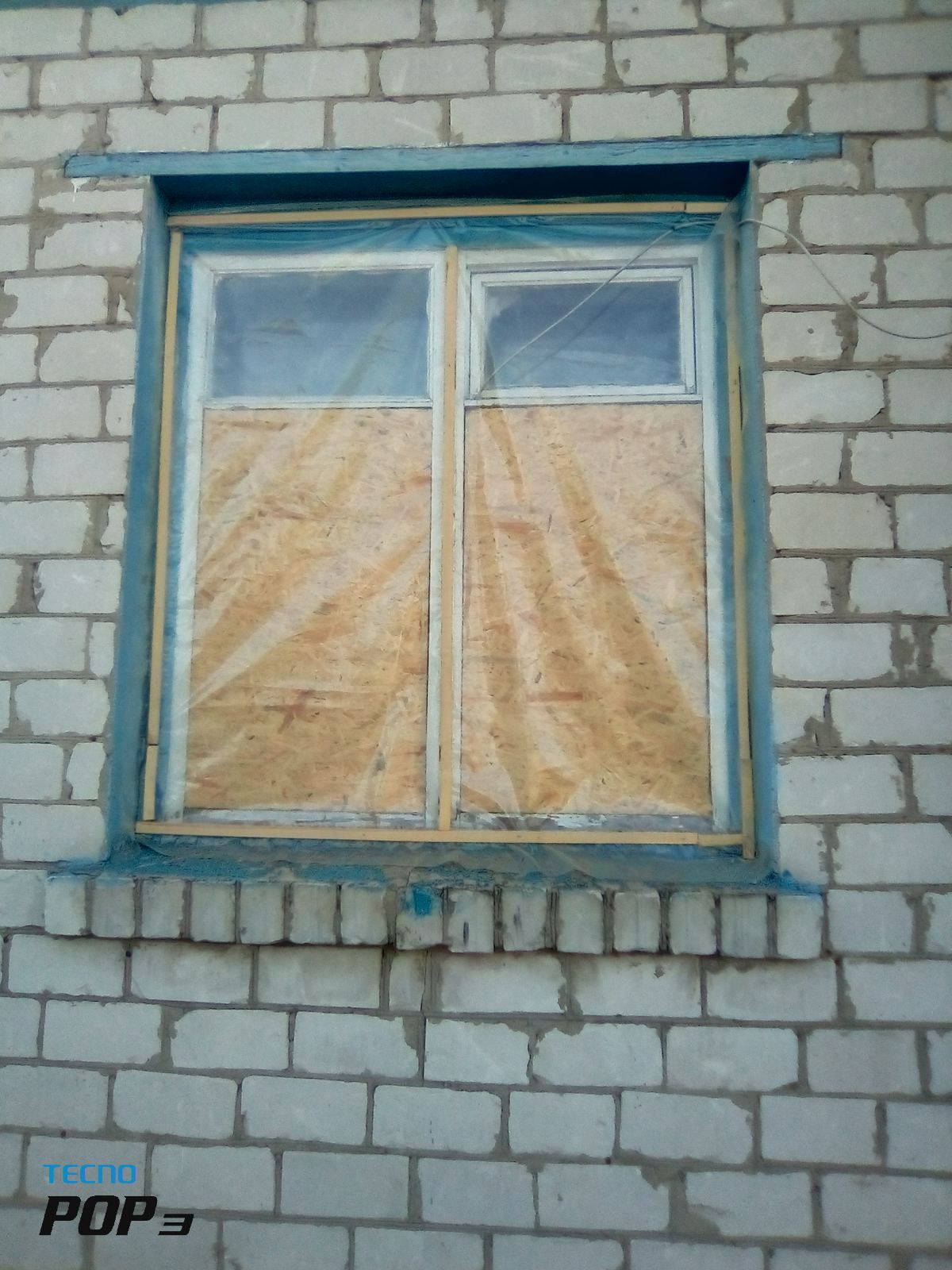 Осколок від авіабомби влучив у будинок родини з Сумщини