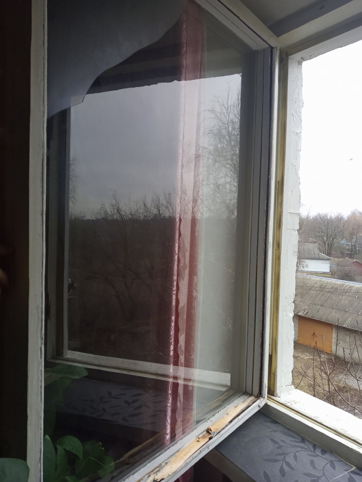 Внаслідок артилерійського обстрілу будинок подружжя пенсіонерів залишився без вікон